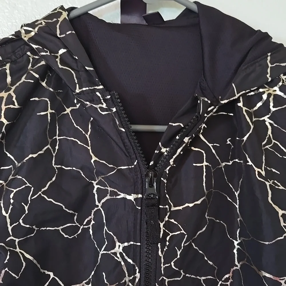 NWT Ideology Black And Gold Windbreaker Raincoat Jacket Size Medium